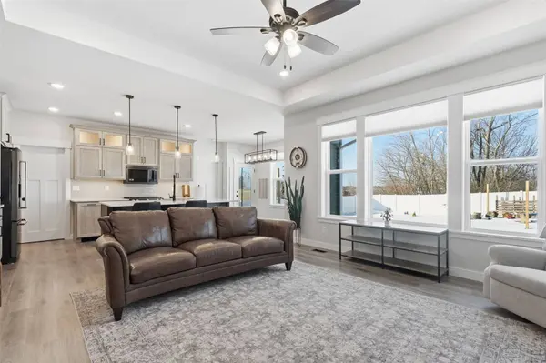 344 Worthington CT, Hiawatha, IA 52233