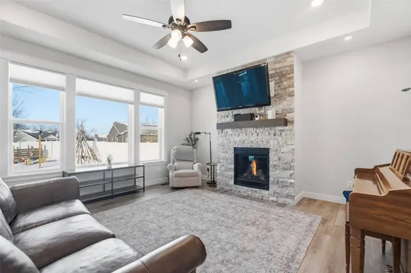 344 Worthington CT, Hiawatha, IA 52233