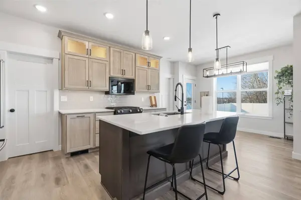 344 Worthington CT, Hiawatha, IA 52233