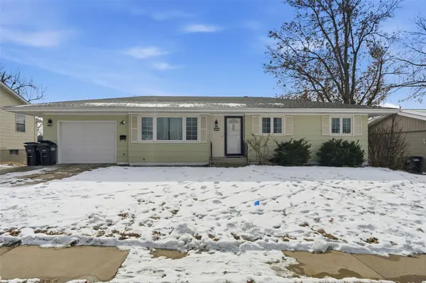 2475 26th AVE, Marion, IA 52302