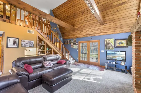 3098 Sandy Beach RD NE, Solon, IA 52333