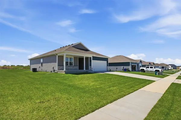 7603 Crossroads DR SW, Cedar Rapids, IA 52404