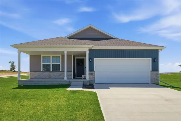 7603 Crossroads DR SW, Cedar Rapids, IA 52404