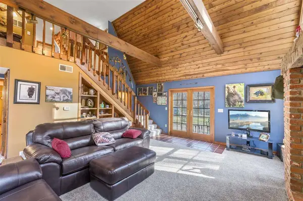 3098 Sandy Beach Rd, Solon, IA 52333