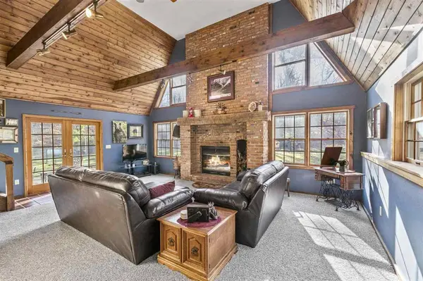 3098 Sandy Beach Rd, Solon, IA 52333
