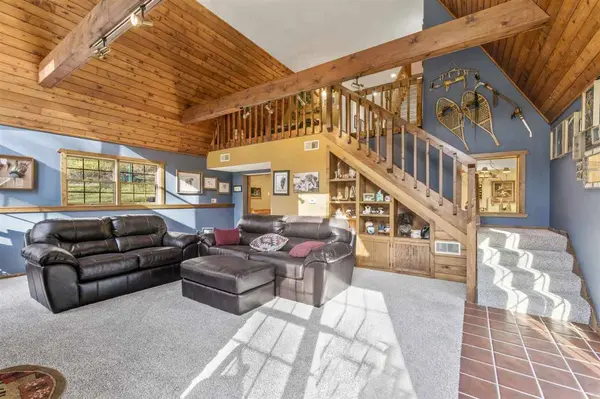 3098 Sandy Beach Rd, Solon, IA 52333
