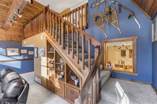 3098 Sandy Beach Rd, Solon, IA 52333