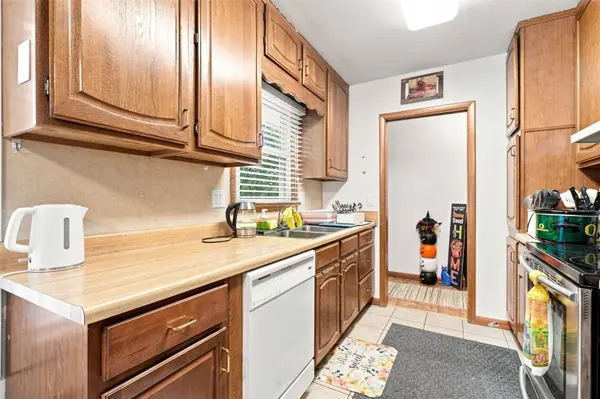 3808 Elmwood DR NE, Cedar Rapids, IA 52402