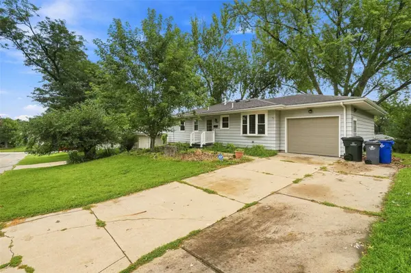 3808 Elmwood DR NE, Cedar Rapids, IA 52402