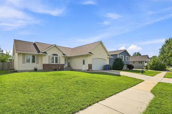 7916 Westfield DR NE, Cedar Rapids, IA 52402
