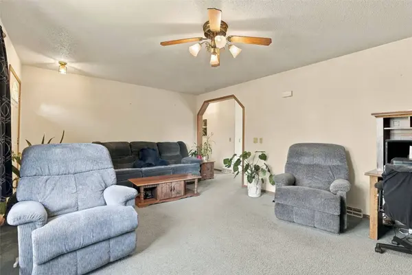 1611 High View DR, Mt Vernon, IA 52314