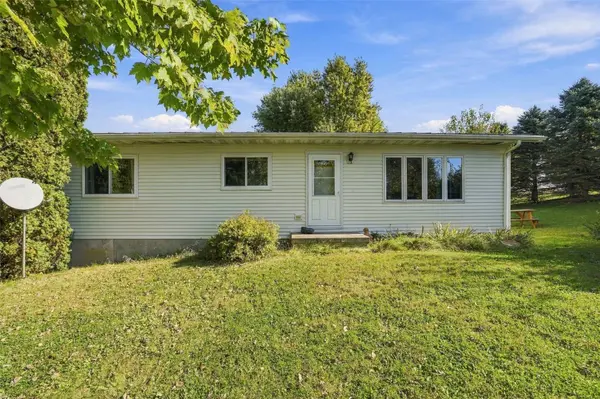 1611 High View DR, Mt Vernon, IA 52314