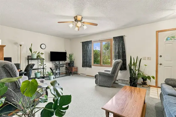 1611 High View DR, Mt Vernon, IA 52314