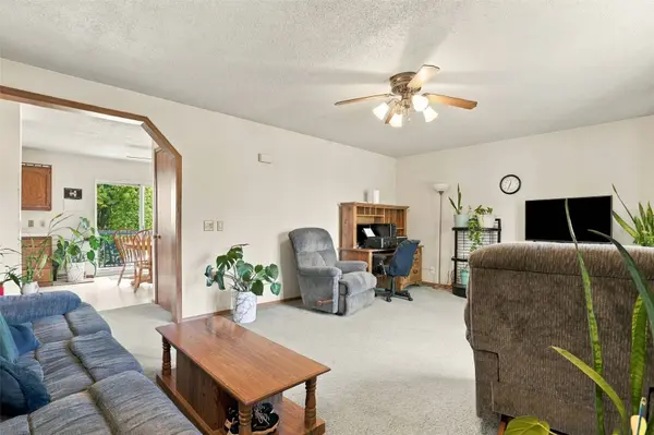 1611 High View DR, Mt Vernon, IA 52314