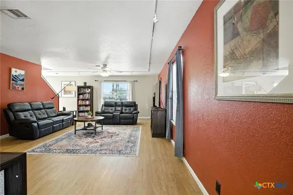 7722 Cortland Oak St, San Antonio, TX 78254