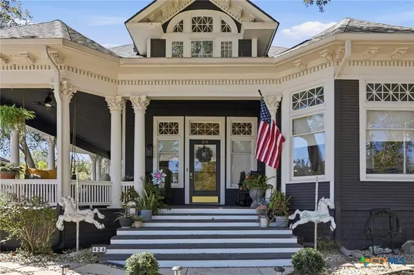 426 N Milam ST, Seguin, TX 78155