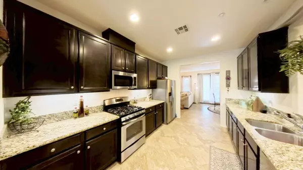 238 Paseo Bravo, Palm Desert, CA 92211