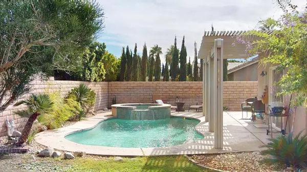 2340 N Paseo De Anza, Palm Springs, CA 92262