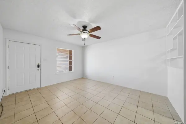 612 byrd, Universal City, TX 78148