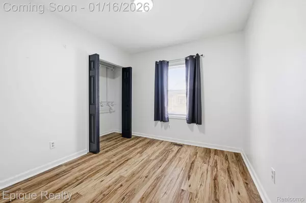 6080 Northrup DR, Waterford, MI 48329