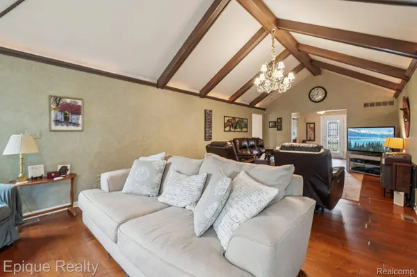 24871 Edgemont DR, Southfield, MI 48033