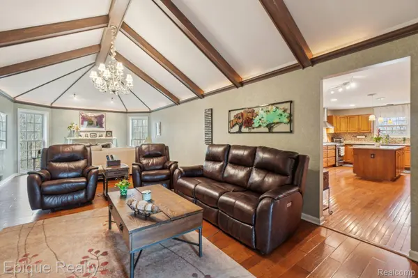 24871 Edgemont DR, Southfield, MI 48033