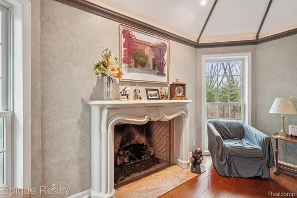 24871 Edgemont DR, Southfield, MI 48033