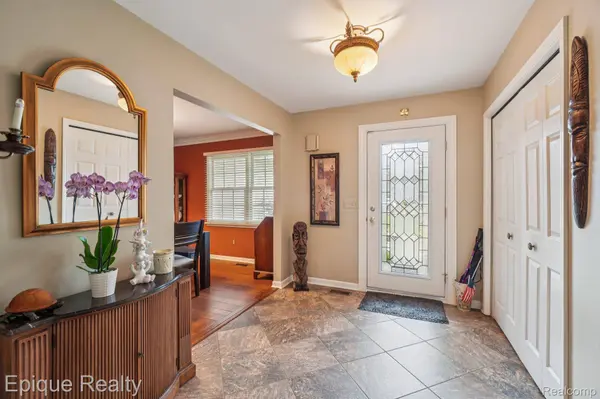 24871 Edgemont DR, Southfield, MI 48033