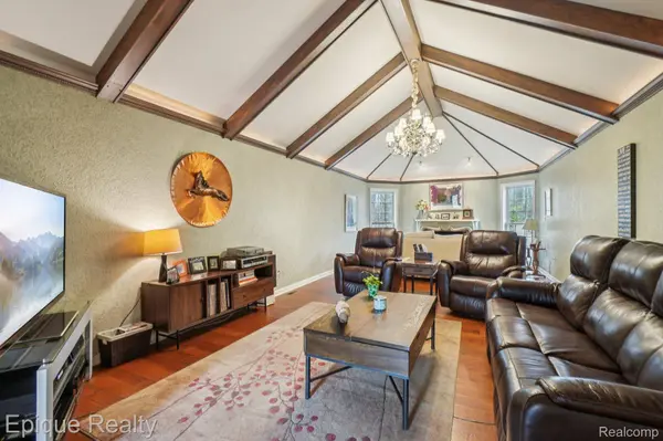 24871 Edgemont DR, Southfield, MI 48033