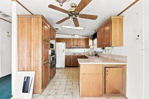 3215 WEKIVA RD, Tavares, FL 32778
