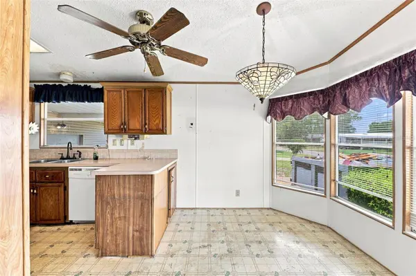 3215 WEKIVA RD, Tavares, FL 32778