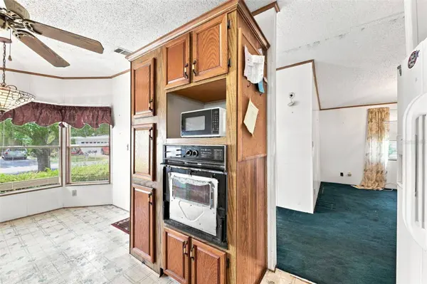 3215 WEKIVA RD, Tavares, FL 32778