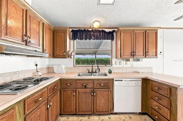 3215 WEKIVA RD, Tavares, FL 32778