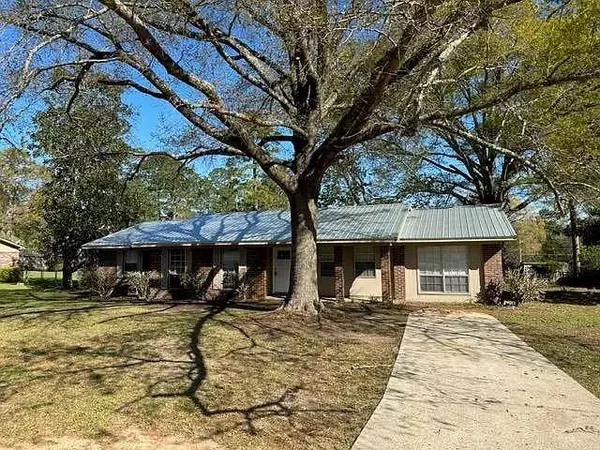 205 Dahlia Dr, Andalusia, AL 36420