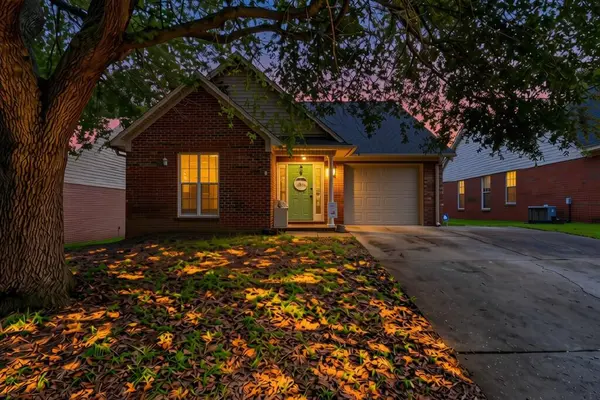 103 Trunbury Dr, Dothan, AL 36305