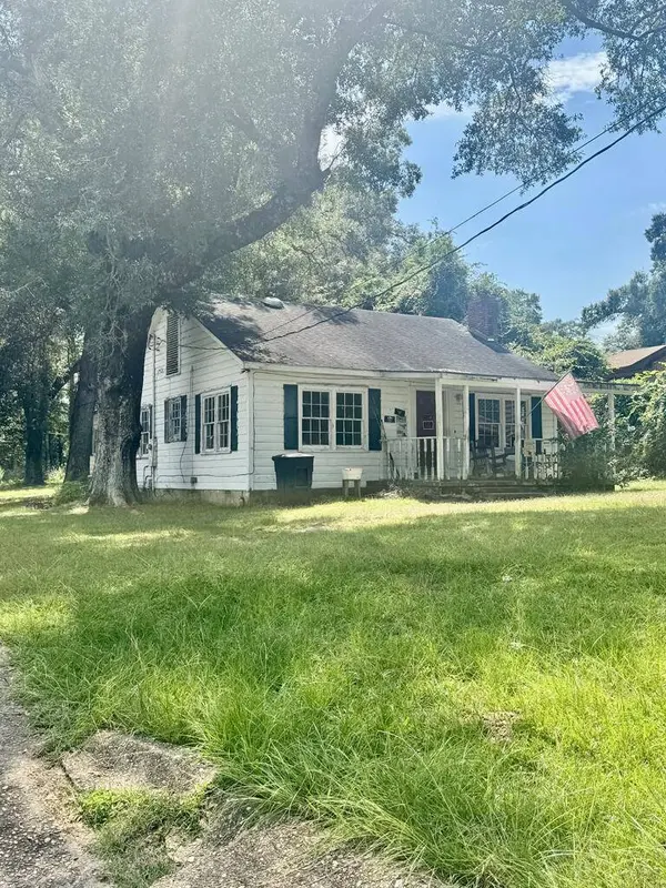 110 E Register Ave