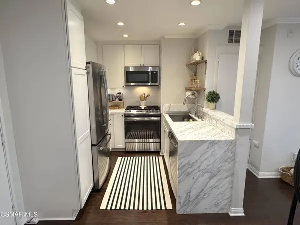 5530 Owensmouth Avenue #206, Woodland Hills, CA 91367