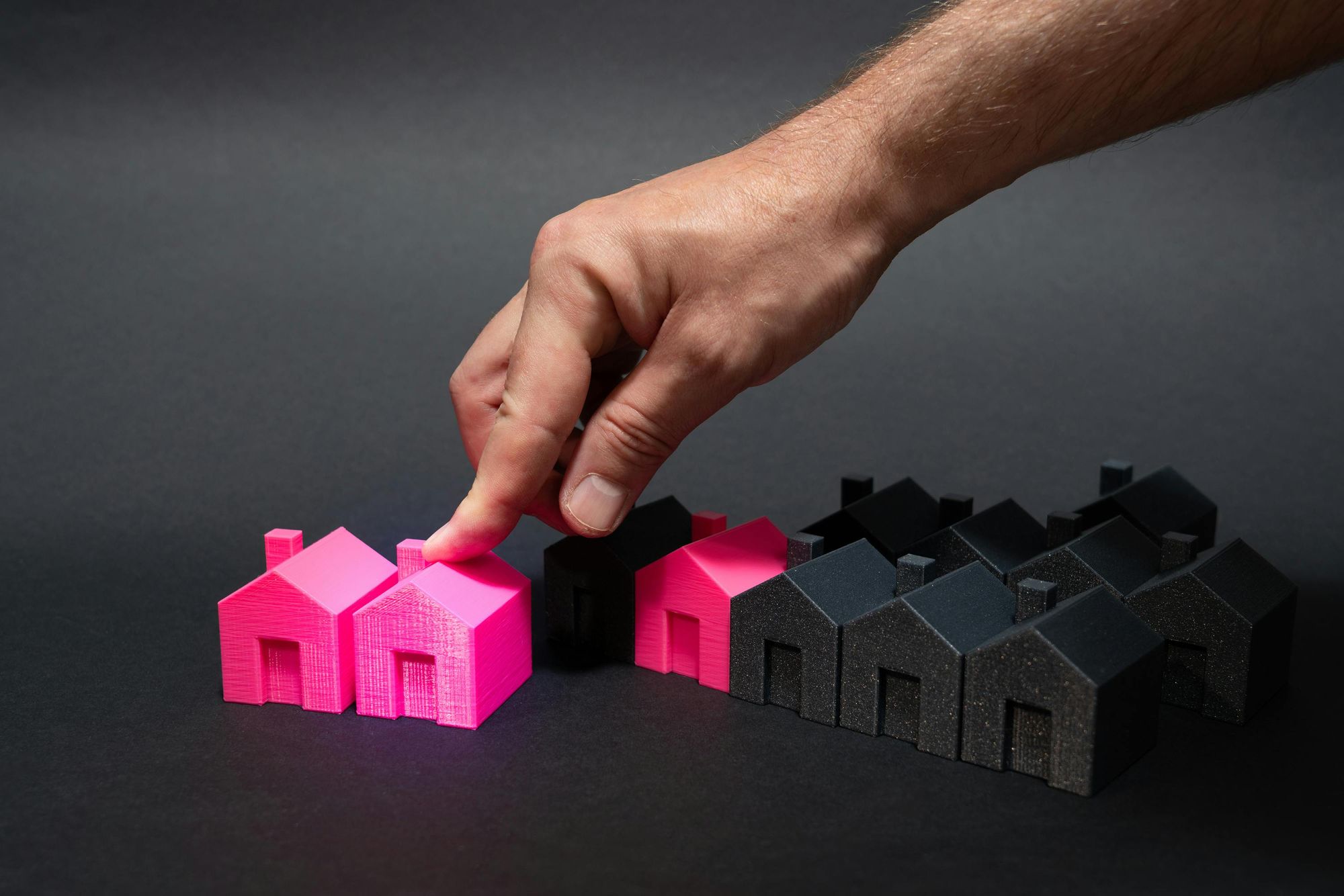Home Sellers Are Pulling Listings Instead of Dropping Prices — What This Means for the Market