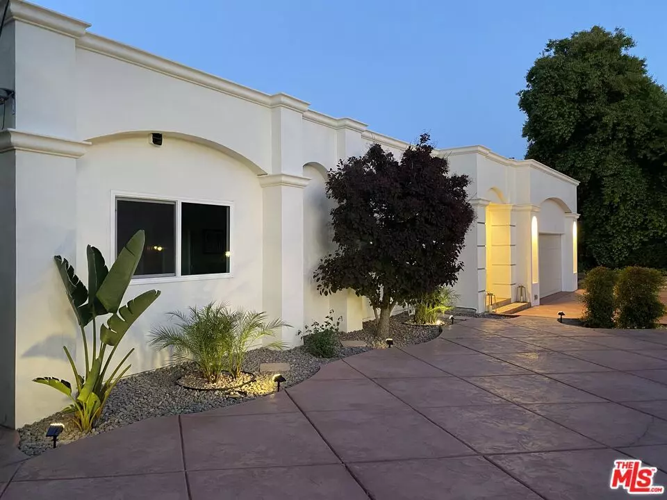 Tarzana, CA 91356-4906,4624 Conchita Way