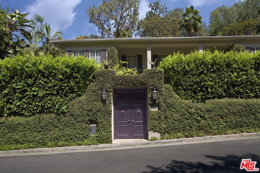 Los Angeles, CA 90068-2640,2227 Outpost Dr