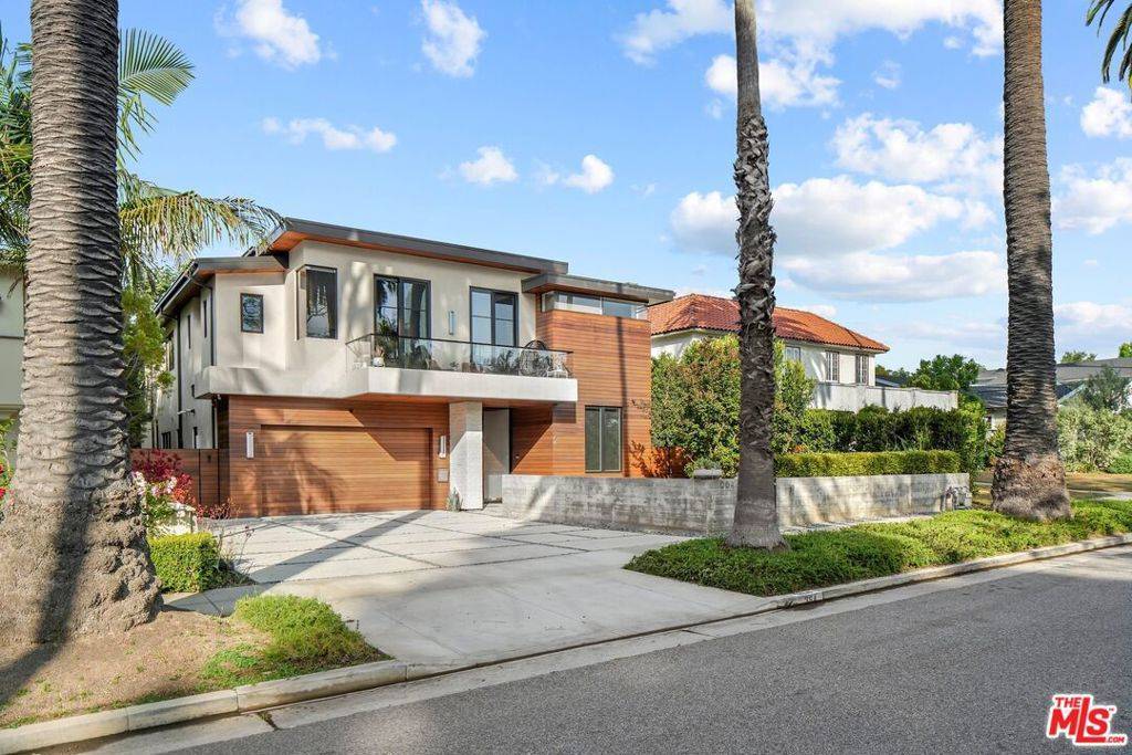 364 21st St, Santa Monica, CA 90402-2418
