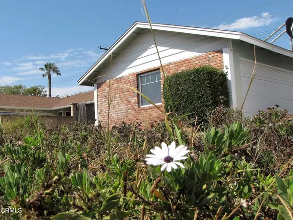 982 Phoenix Ave, Ventura, CA 93004-2207