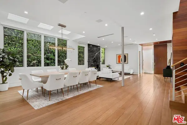 364 21st St, Santa Monica, CA 90402-2418