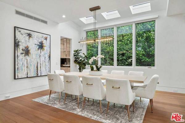 364 21st St, Santa Monica, CA 90402-2418