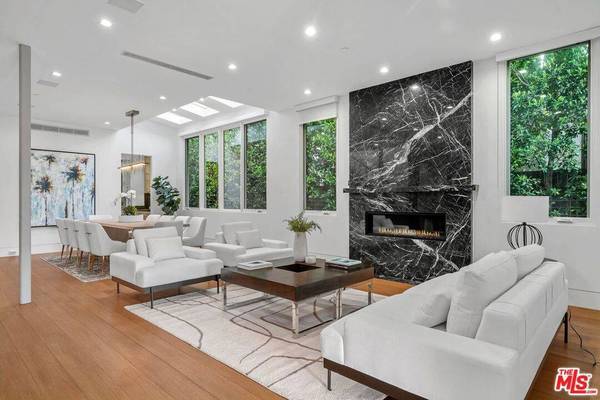 364 21st St, Santa Monica, CA 90402-2418