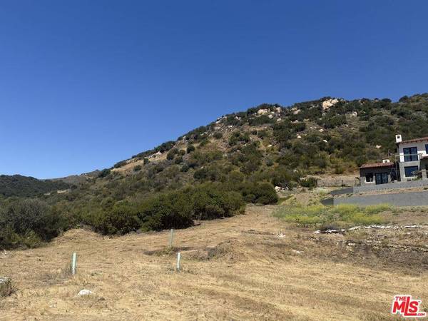 2116 Stunt Rd, Calabasas, CA 91302