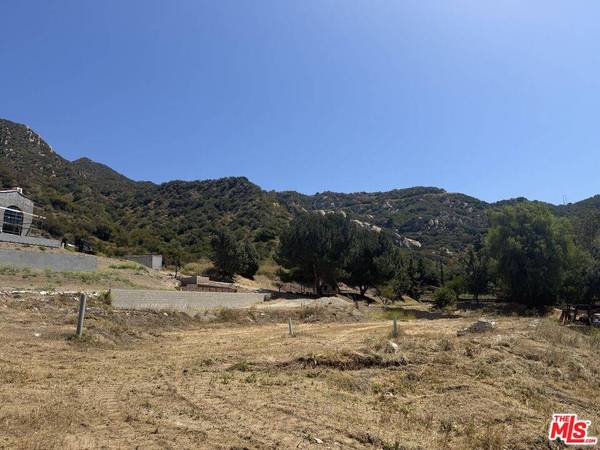 2116 Stunt Rd, Calabasas, CA 91302