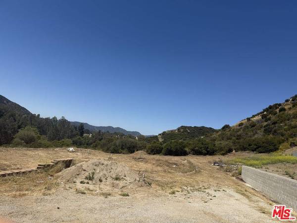2116 Stunt Rd, Calabasas, CA 91302