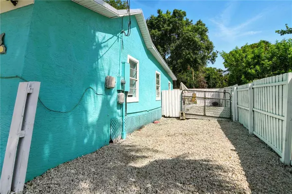 318 PALM ST, New Smyrna Beach, FL 32168