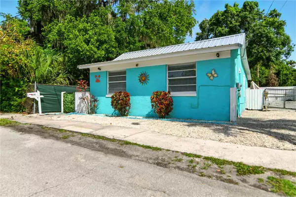 318 PALM ST, New Smyrna Beach, FL 32168